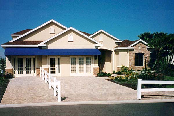 Model Magnolia